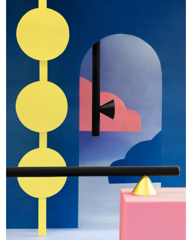 Tirador de mueble ONDIN tirador de diseño dispuesto en el centro de una decoración gráfica artística
