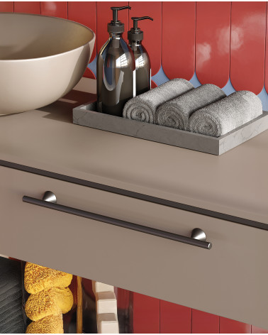 Tirador de mueble ROG tirador de diseño vista cercana montado en un mueble de cuarto de baño
