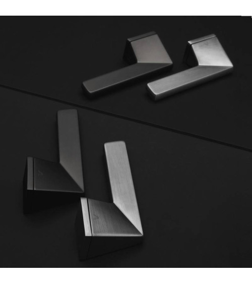 Tirador de puerta Hexa sobre fondo blanco