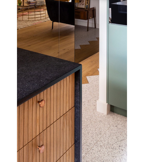 Botón de mueble en latón NENA M diseño