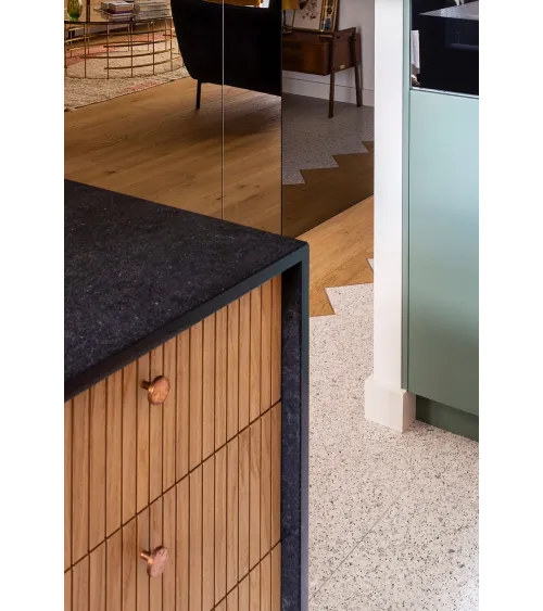 Botón de mueble en latón NENA M diseño
