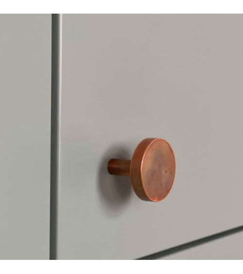 Botón de mueble en latón NENA M diseño