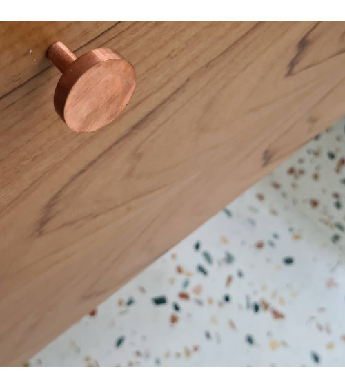 Botón de mueble en latón NENA M diseño