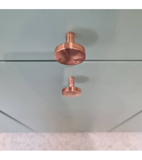 Botón de mueble en latón NENA M diseño