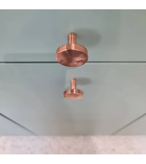 Botón de mueble en latón NENA M diseño