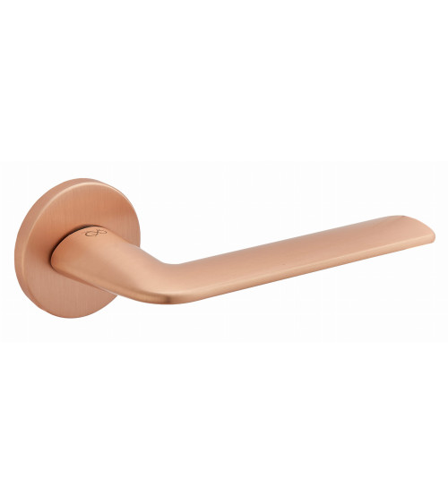 Tirador de puerta acabado cobre STINGER tirador diseño