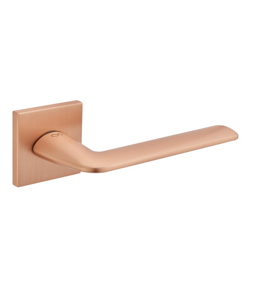 Manecilla de puerta cobre STINGER ferretería diseño