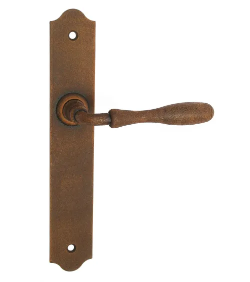 Manillas de puerta retro en acabado óxido sobre placas largas para puertas, portales y puertas peatonales – Colección Joséphine