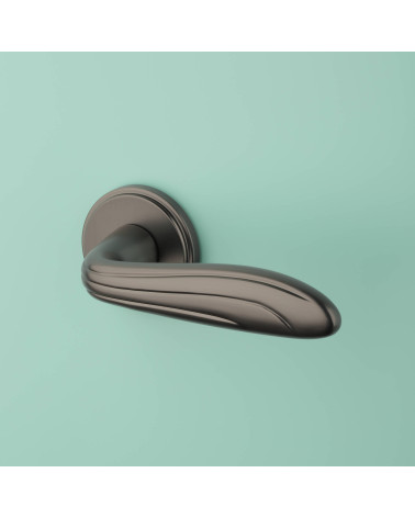 Manilla de puerta en zamak CATALPA diseño vista de cerca