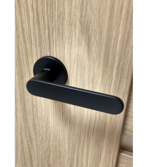 Tirador de puerta negra Line Vénus tirador de diseño