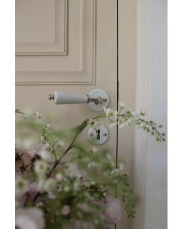 Tirador de puerta de porcelana blanca con acabado en níquel Merigous