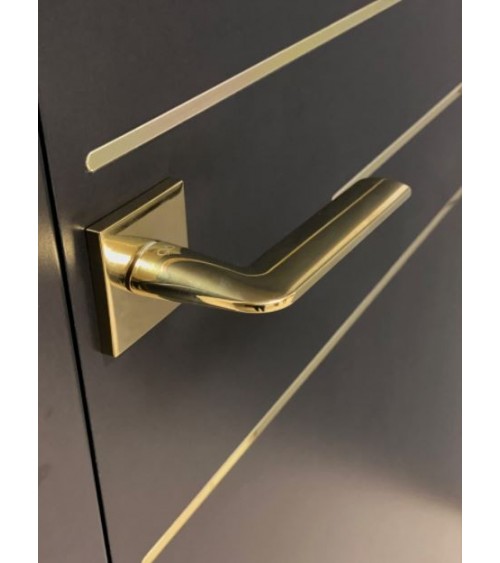 Manija de puerta dorada STINGER diseño