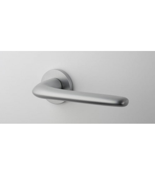 Tirador de puerta Cromo satinado AZALIA manilla de diseño