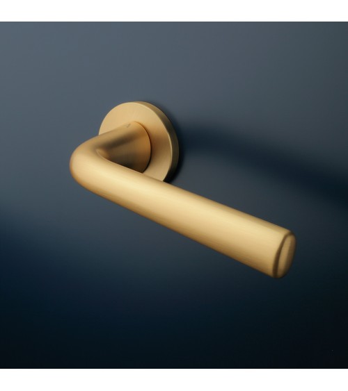 Tirador de puerta dorado mate TULIPA para puerta interior de diseño