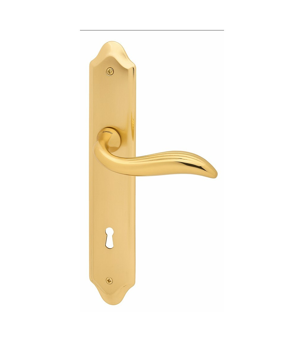 Tirador de puerta sobre placa longitudinal Mandelli Plisse tirador de diseño