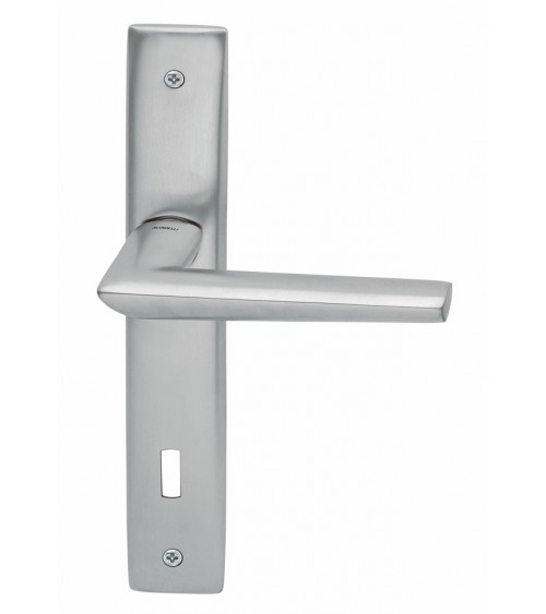 Tirador de puerta sobre placa longitudinal Mandelli Isi tirador de diseño