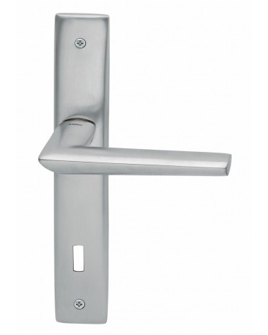 Tirador de puerta sobre placa longitudinal Mandelli Isi tirador de diseño