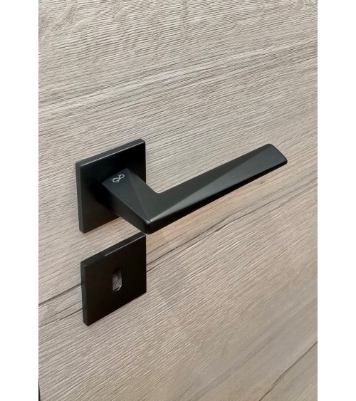 Tirador de puerta negra DIAMANT diseño