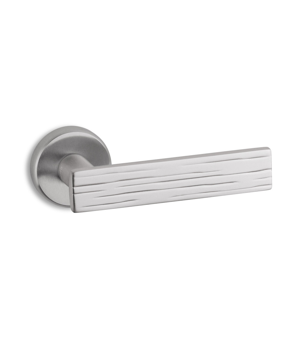 Tirador de puerta cromo satinado Ento Wood diseño