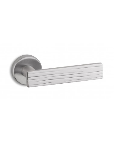 Tirador de puerta cromo satinado Ento Wood diseño