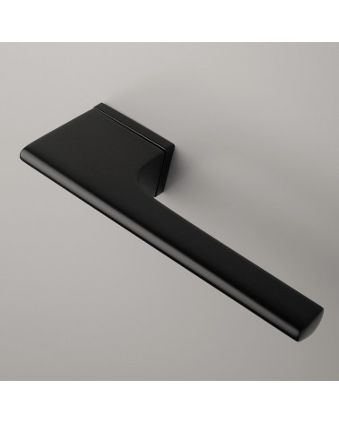 Tirador de puerta negro LUPINA tirador de diseño montada en una puerta