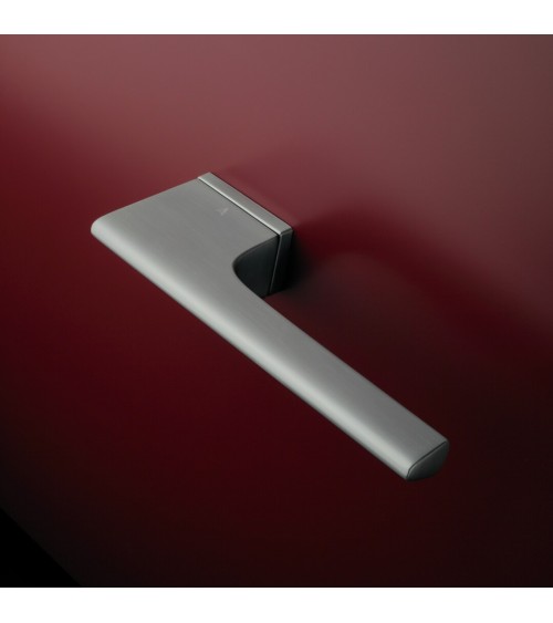 Tirador de puerta cromado satinado LUPINA tirador de diseño