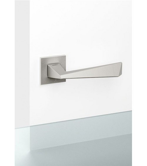 Tirador de puerta níquel satinado Mandelli Piramid tirador de diseño