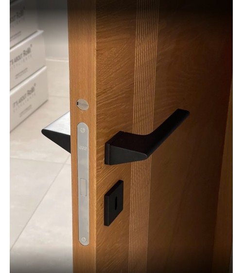 Tirador de puerta negro LUPINA tirador de diseño