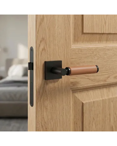 Tirador de Puerta en Latón y Cuero Claro | Elegancia Artesanal