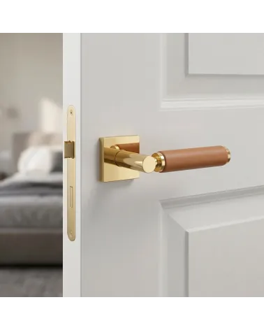 Tirador de Puerta Cuadrado Oro Pulido en Cuero | Opulencia y Distinción