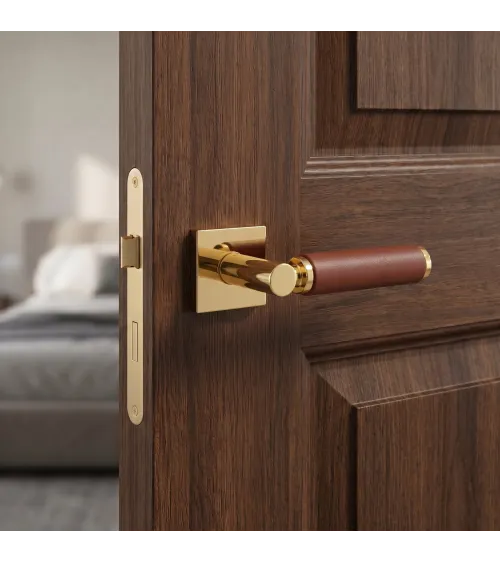 Tirador de puerta en latón y cuero claro TUPAI 4200/200 cuadrado - herraje design