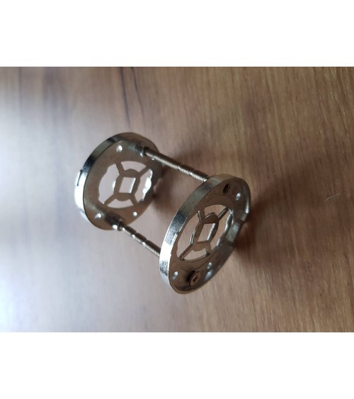 Cuatro adaptadores de montaje para las manecillas de puerta