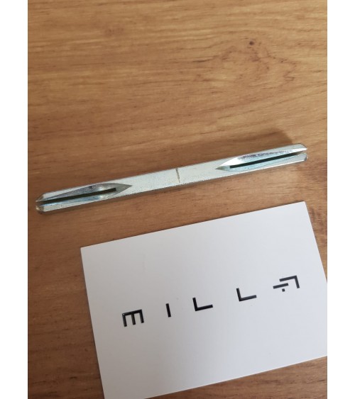 Cuadradillo de 7 mm para tirador de puerta con una tarjeta de visita millapoignees