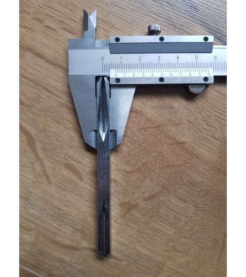 Cuadradillo de 7 mm para tirador de puerta con una tarjeta de visita millapoignees