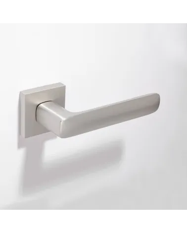 Manilla de puerta Écir de zamak con acabado níquel satinado