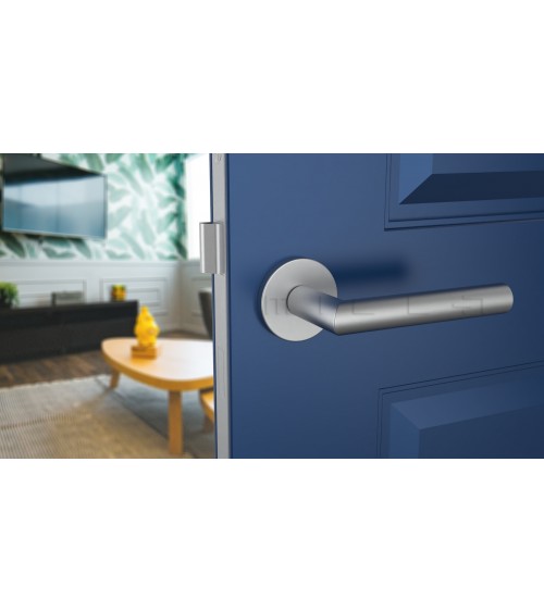 Tirador de puerta color cromo satinado ARABIS diseño