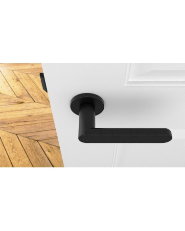 Tirador de puerta negro ALORA tirador de diseño vista superior montado en una puerta