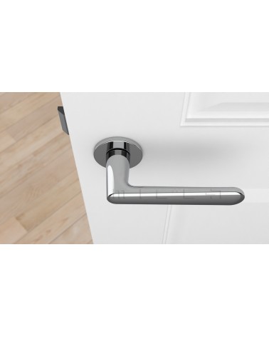 Manilla cromo pulido ARIA manilla de diseño vista superior montada en una puerta