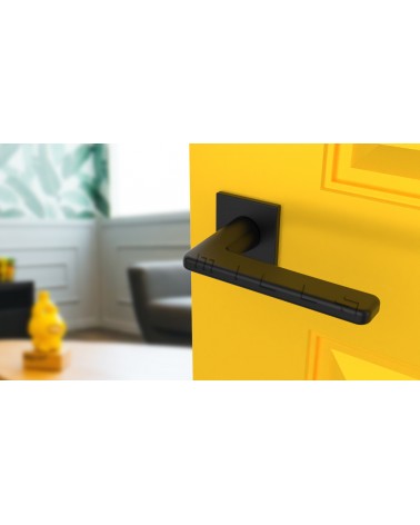 Palanca de puerta negra SETIA palanca de diseño vista superior inclinada montada en una puerta