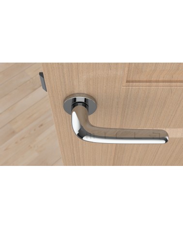Tirador de puerta cromado pulido AZALIA tirador de diseño vista desde arriba montado en una puerta