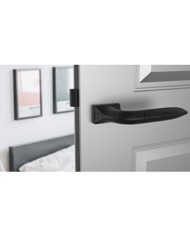 Tirador de puerta futurista GLADIOLA tirador de diseño vista de frente montada en una puerta