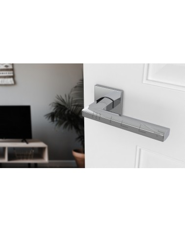 Tirador de puerta clásica PYROLA herrajes de diseño vista superior inclinada montada en una puerta