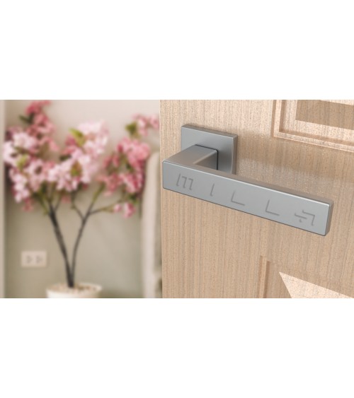Tirador de puerta cromado satinado PINA diseño decorativo