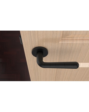 Manilla negra mate IRGA manilla de diseño vista superior montada en una puerta