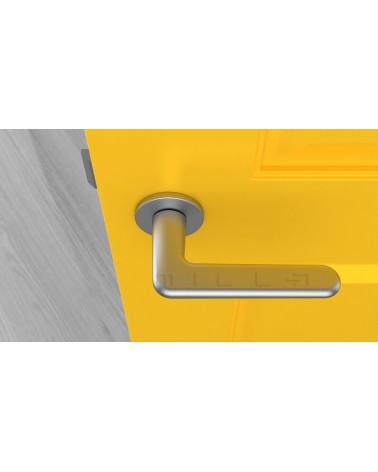 Tirador de puerta cromo satinado LIRA tirador de diseño vista superior montado en una puerta