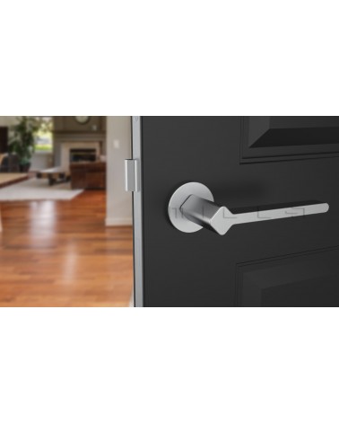 Tirador de puerta cromada satinada NINFEA tirador de diseño vista frontal montada en una puerta 1