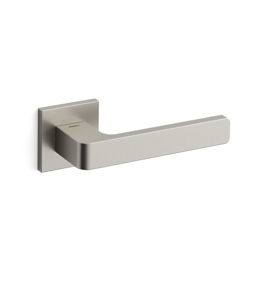 Tirador de puerta cromo pulido Mandelli Lario manilla de diseño