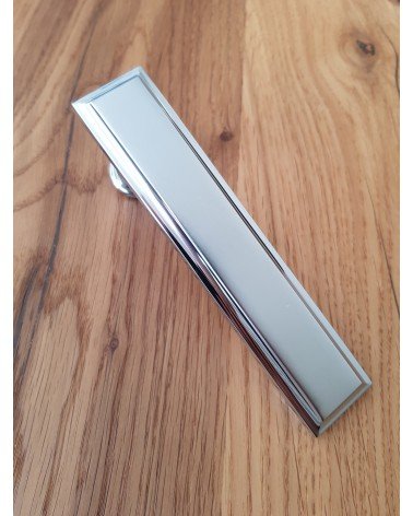Maneta de puerta cromo satinado Mandelli Kuki maneta de diseño vista inclinada