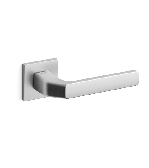 Tirador de puerta cromo satinado Mandelli Fenix ferretería de diseño