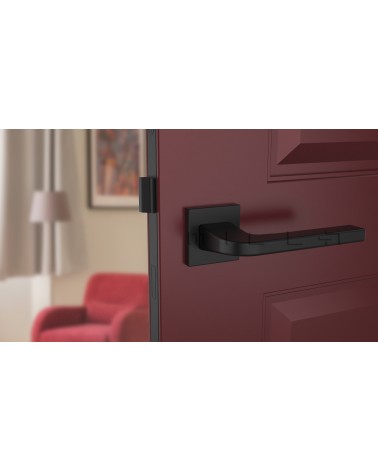 Tirador de puerta negro ISMENA tirador de diseño montado en una puerta